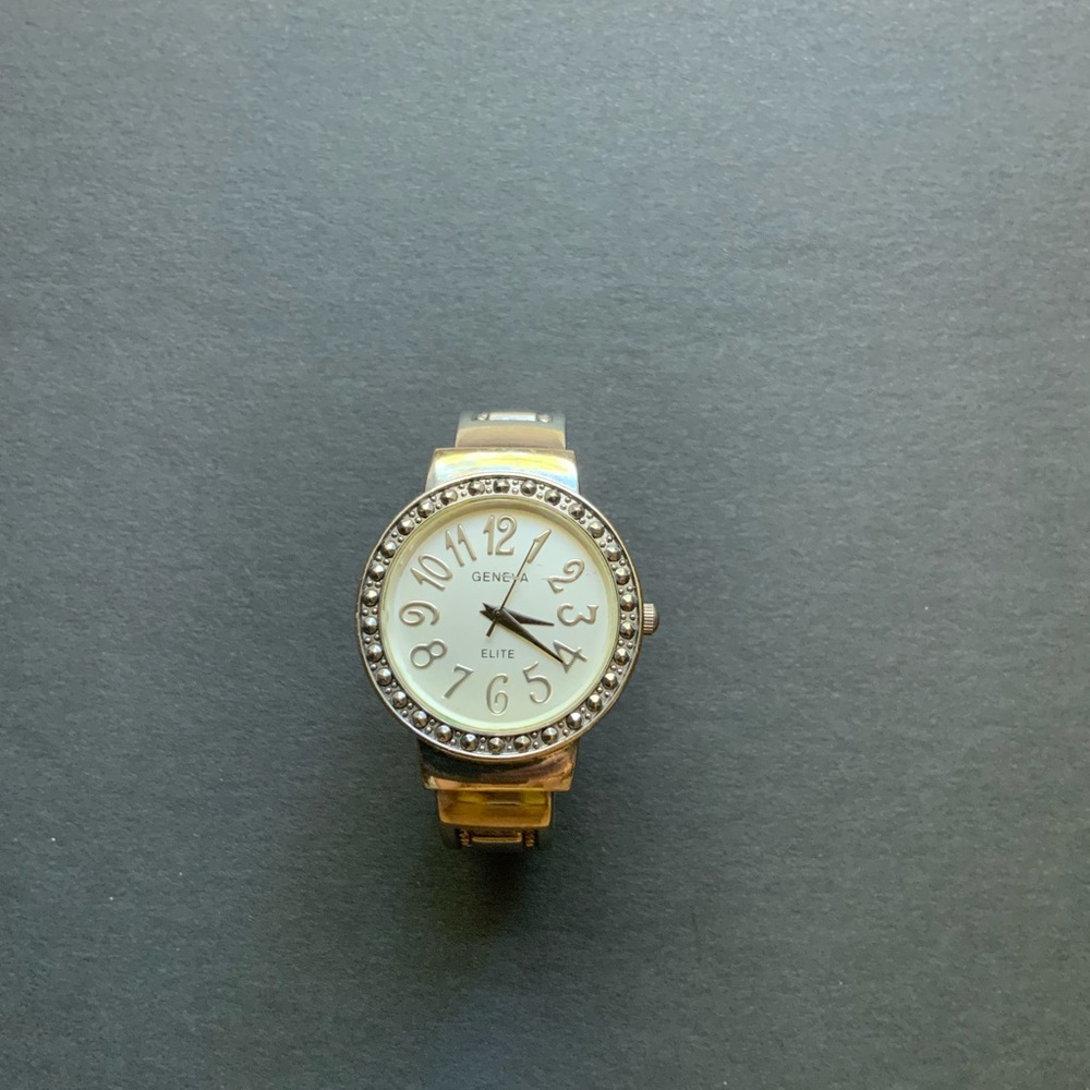 Silver color dressy wrist watch. Geneva Elite. Stainless steel back.